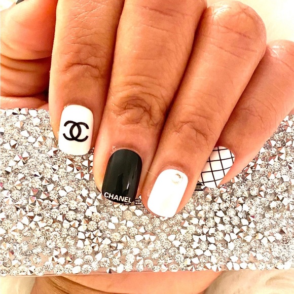 Elegant Press on Nails - Picture 4 of 4